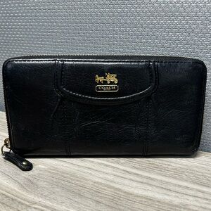 Coach Madison long wallet GUC